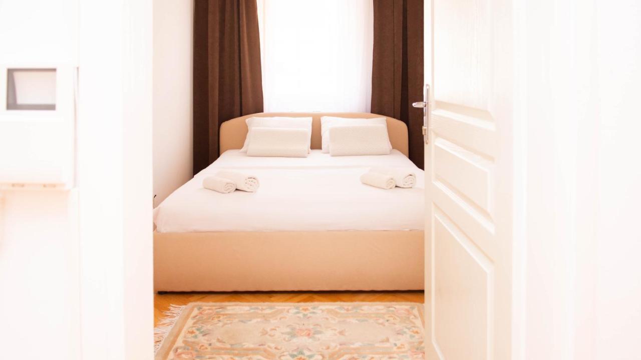 サラエヴォBeautiful Duplex In Heart Of Old Town - Free Parkingアパートメント エクステリア 写真