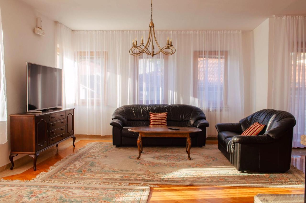 サラエヴォBeautiful Duplex In Heart Of Old Town - Free Parkingアパートメント エクステリア 写真